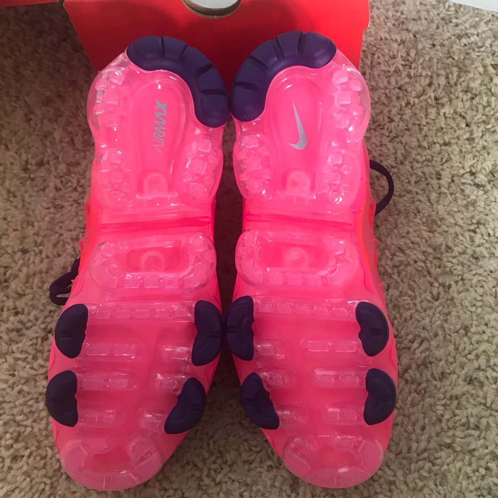 Women’s Nike Air Vapormax Plus 7.5 Bright Crimson - Picture 8 of 10